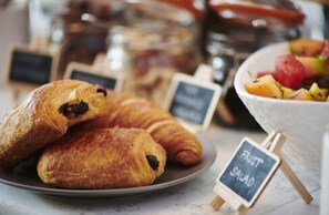 Petit déjeuner complet servi tous les jours en supplément