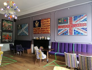 Serves breakfast and dinner