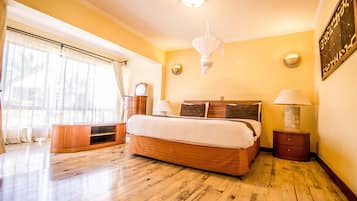 In-room safe, rollaway beds, free WiFi