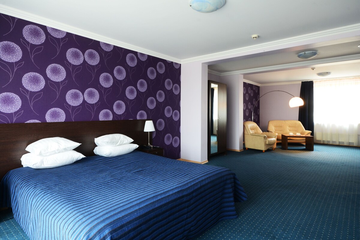 Junior Suite, 1 Double Bed | Living area