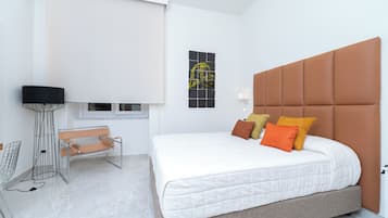 Klassieke tweepersoonskamer | Luxe beddengoed, een minibar, een kluis op de kamer