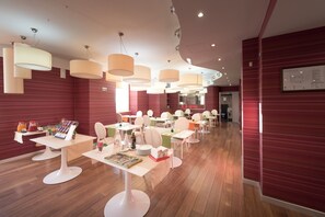 Tägliches inbegriffenes Frühstücksbuffet