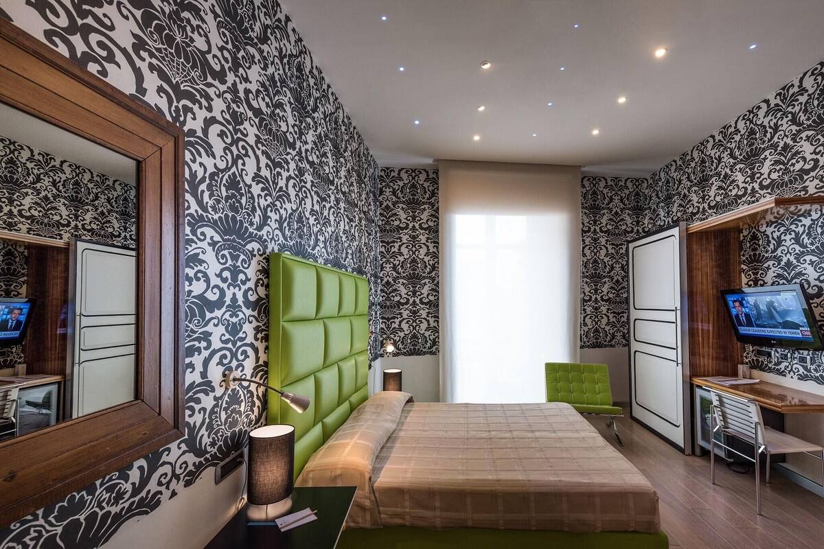 Ropa de cama de alta calidad, minibar, caja fuerte y escritorio