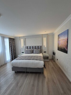 Premium bedding, pillowtop beds, minibar, in-room safe - Hotel Istanbul Trend (Istanbul)