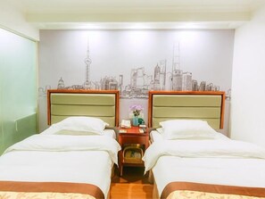 객실 내 금고, 책상, 암막 커튼, 다리미/다리미판