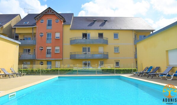 Seasonal outdoor pool