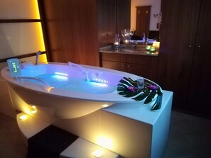 Couples treatment rooms, body treatments, hot stone massages, body wraps - Hotel Hanseatischer Hof (Lübeck)