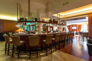 Bar (trong khuôn viên)