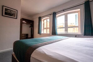 客房 | 办公桌、熨斗/熨衣板、折叠床/加床（额外收费）、免费 WiFi