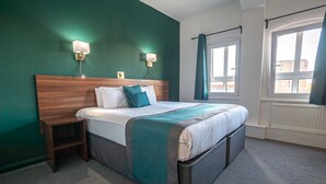 Chambre | Bureau, fer et planche à repasser, lits pliants/supplémentaires