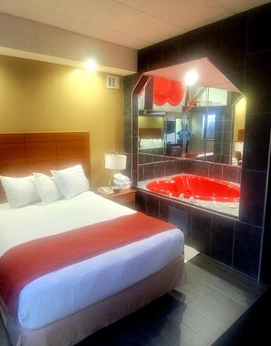 Desk, blackout curtains, free WiFi, bed sheets - Jets Motor Inn (Jamaica)