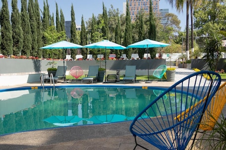 Outdoor pool, pool umbrellas, sun loungers