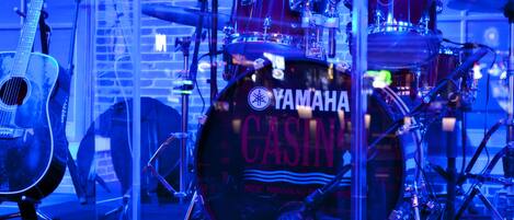 A drum set with a Yamaha logo and the word "CASINO" on the bass drum.