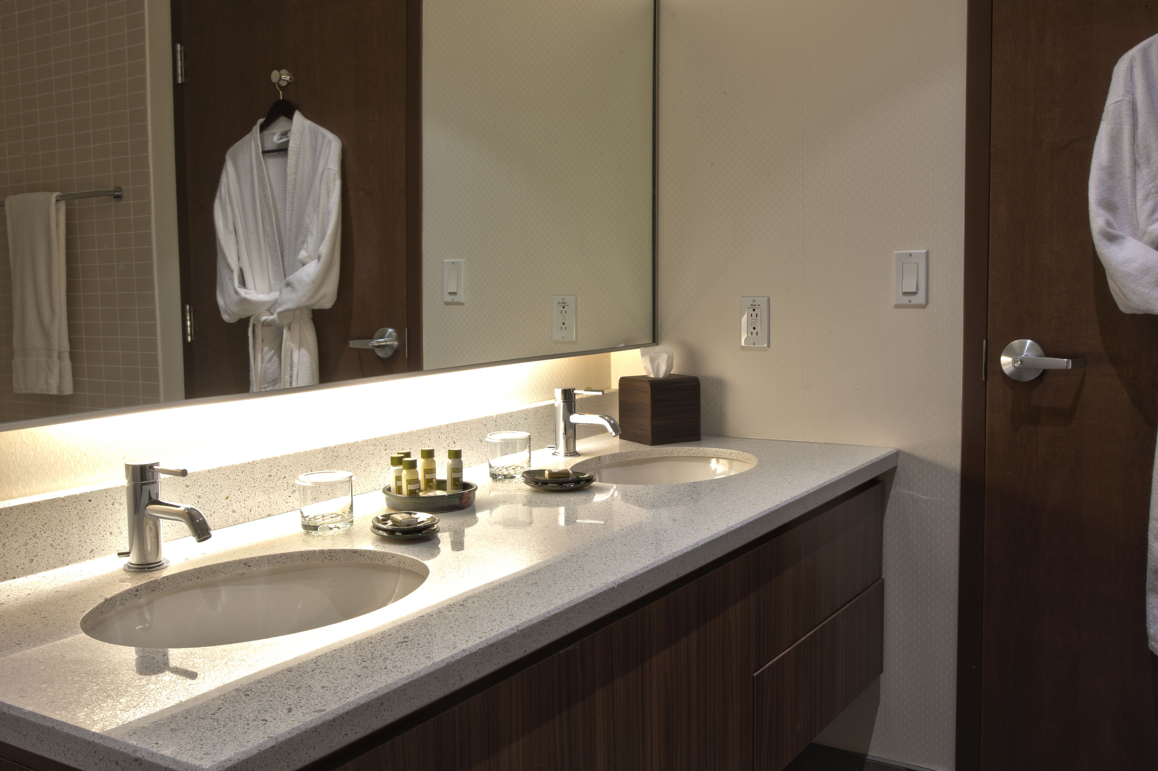 suite, 1 bedroom | bathroom | shower, free toiletries, hair dryer, bathrobes