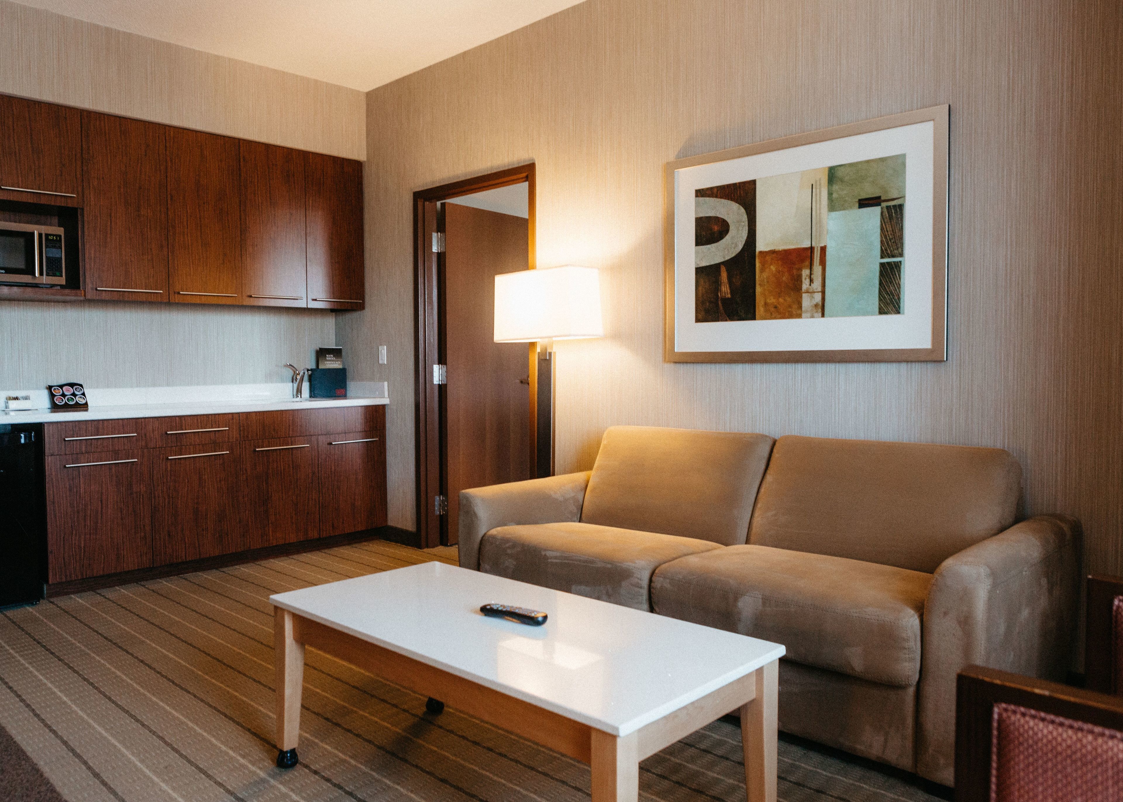 suite, 1 bedroom | living room | 37-inch lcd tv with digital channels, tv
