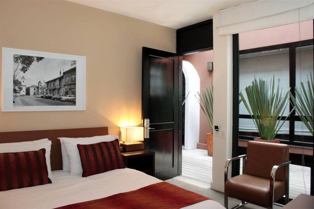 Standard Double Room | Minibar, in-room safe, desk, blackout drapes
