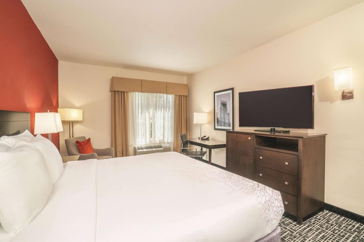 Room, 1 Katil Raja (King), Non Smoking | Peralatan tempat tidur premium, tilam berlapik, meja