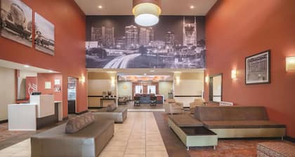 La Quinta Inn & Suites by Wyndham Smyrna TN - Nashville