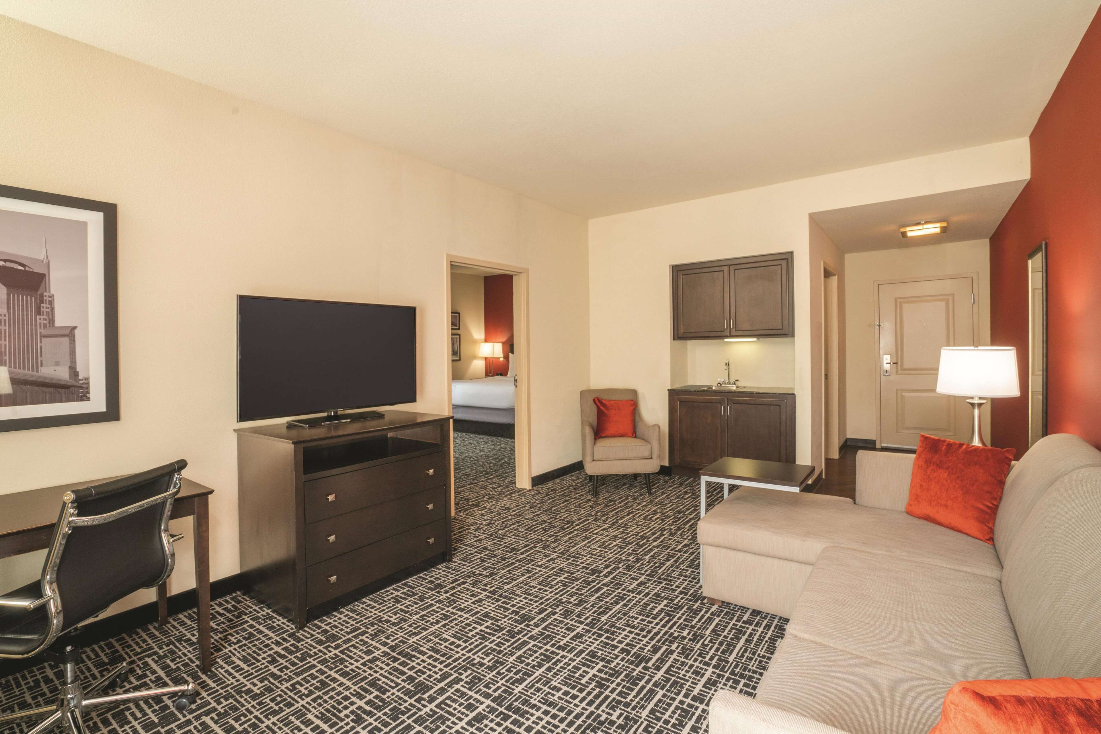 suite, 1 bedroom, non smoking | premium bedding, pillow-top beds, desk, blackout curtains