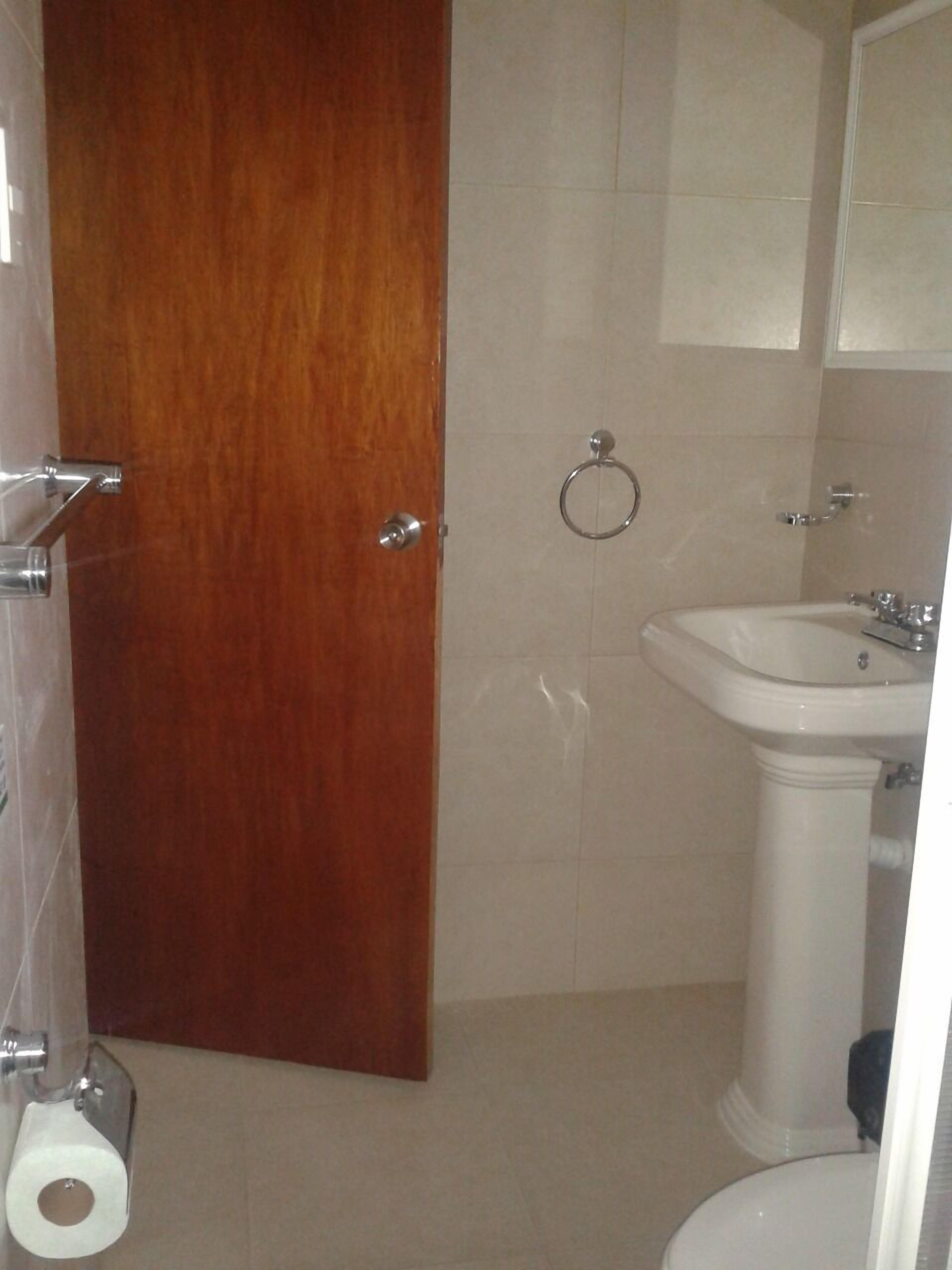 shower, free toiletries, towels