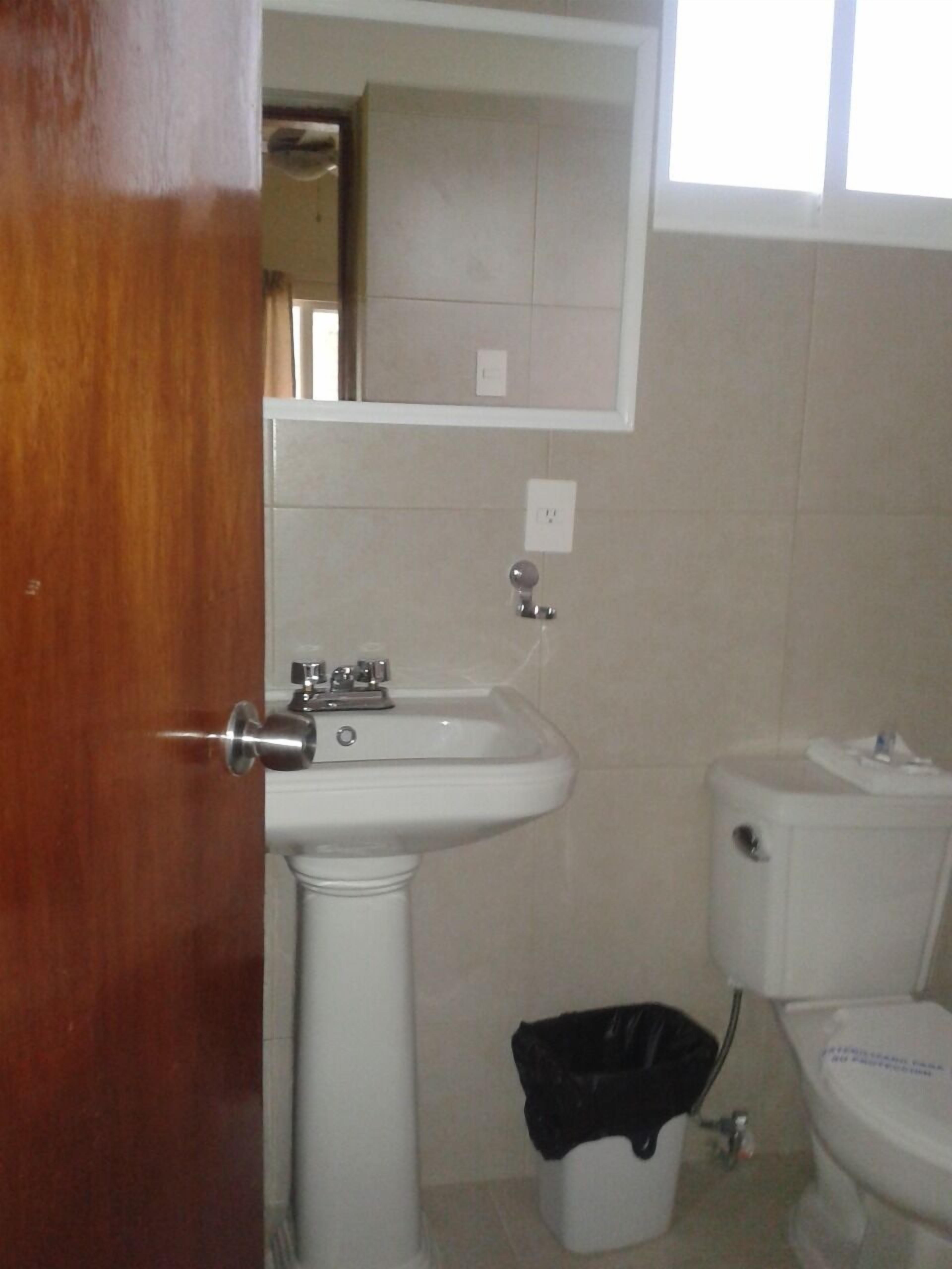 shower, free toiletries, towels