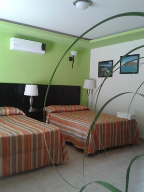 Premium Room, 2 Queen Beds, Garden View | In-room safe, bed sheets, alarm clocks - Hotel Playa Azul (Catemaco)