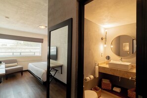 Standard Room, 1 King Bed | Bathroom | Shower, rainfall showerhead, free toiletries, hair dryer