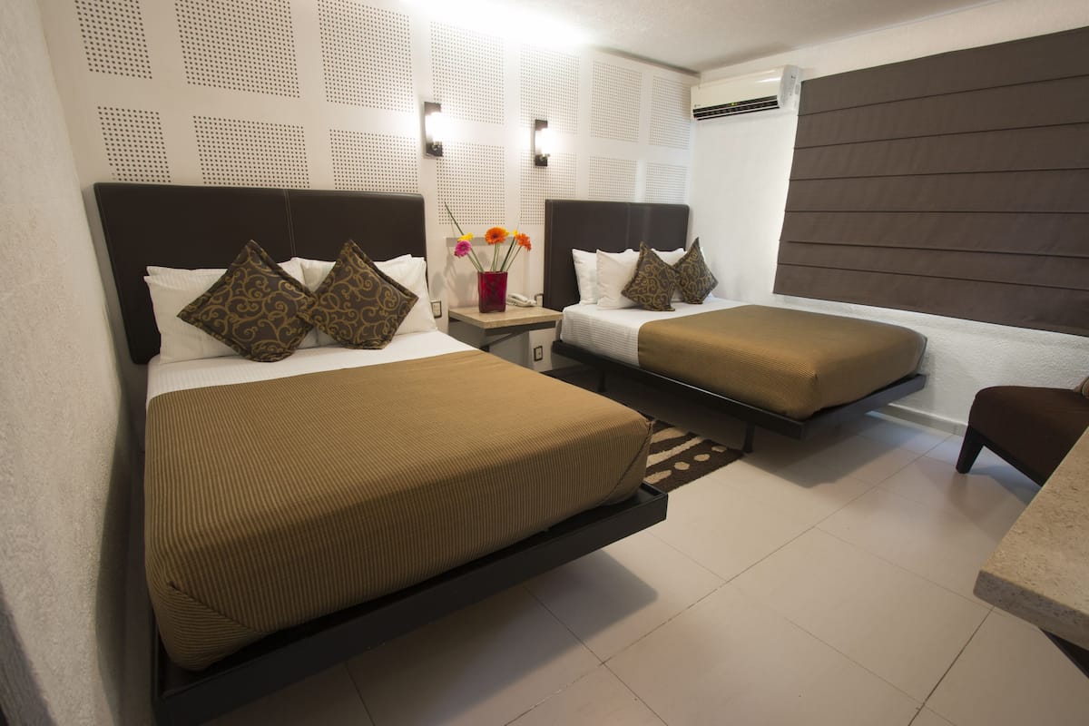 Chambre Standard (2 camas matrimoniales) | Couette en duvet d'oie, coffres-forts dans les chambres