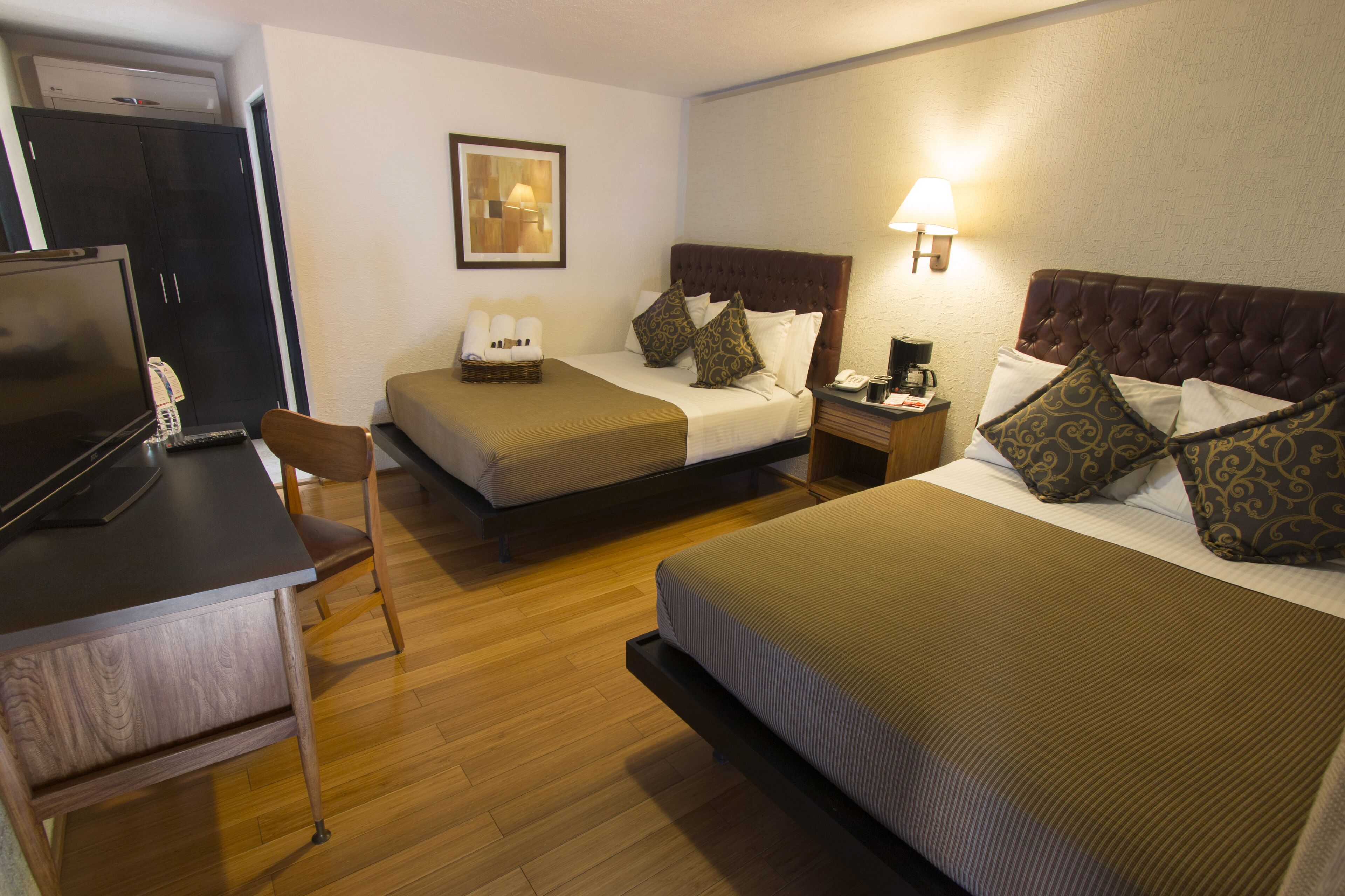 standard room (2 camas matrimoniales) | down duvets, in-room safe, individually furnished, desk