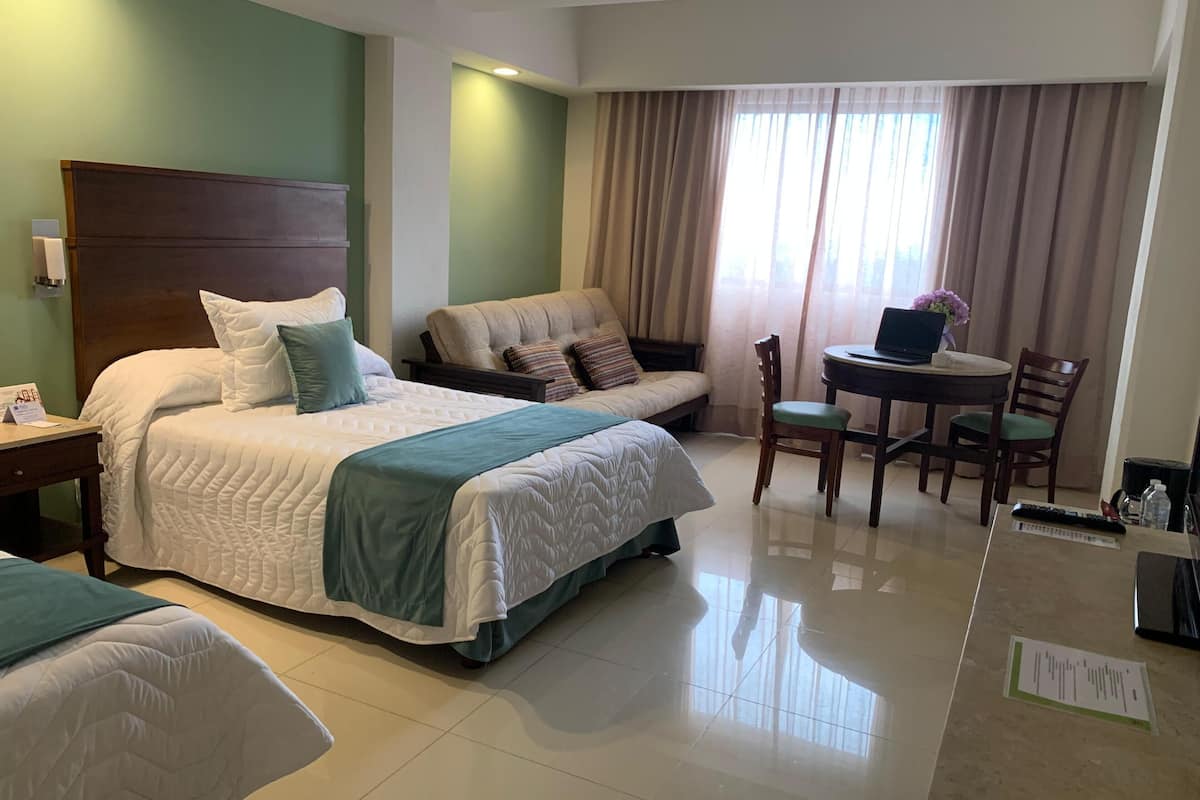 Premium bedding, in-room safe, desk, iron/ironing board