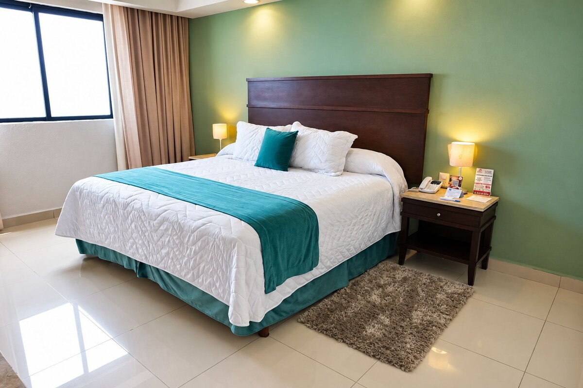 Habitación estándar, 1 cama de matrimonio grande | Ropa de cama de alta calidad, caja fuerte, escritorio