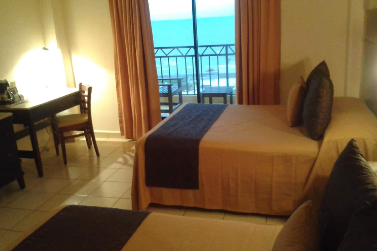 Premium bedding, in-room safe, desk, iron/ironing board