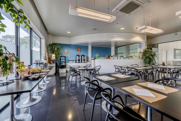 TĂ€gliches FrĂŒhstĂŒcksbuffet (12.90 EUR pro Person)