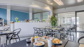 Buffet breakfast on weekdays (EUR 12.90 per person)