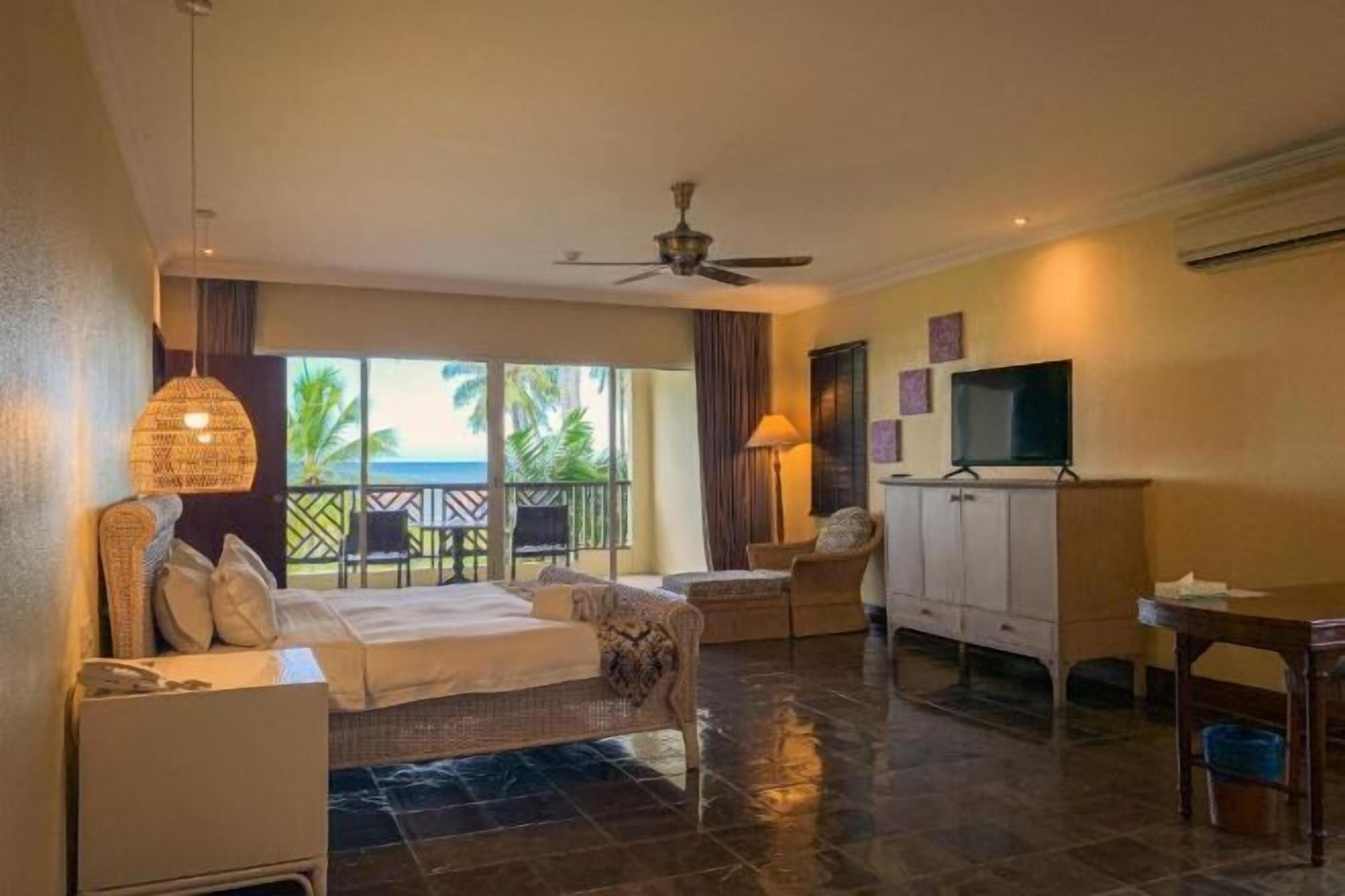 Minibar, in-room safe, soundproofing, iron/ironing board