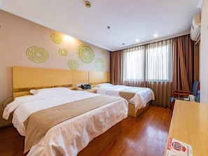Desk, blackout drapes, iron/ironing board, free wired internet - Greentree Inn Yancheng Dafeng Hotel (Yancheng)