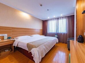 Desk, blackout drapes, iron/ironing board, free wired internet - Greentree Inn Yancheng Dafeng Hotel (Yancheng)