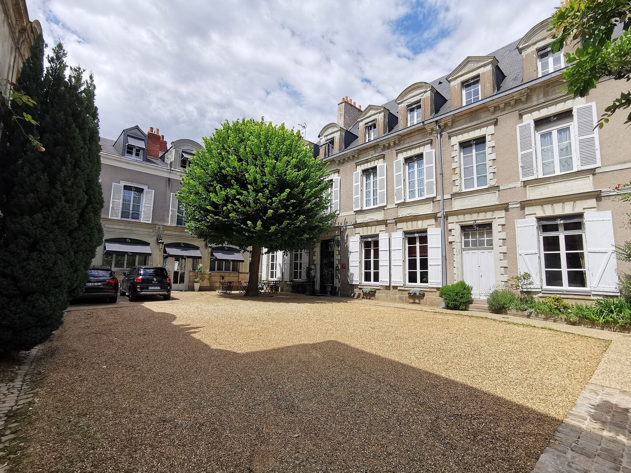 Parking (toeslag) kost EUR 15.50 per nacht