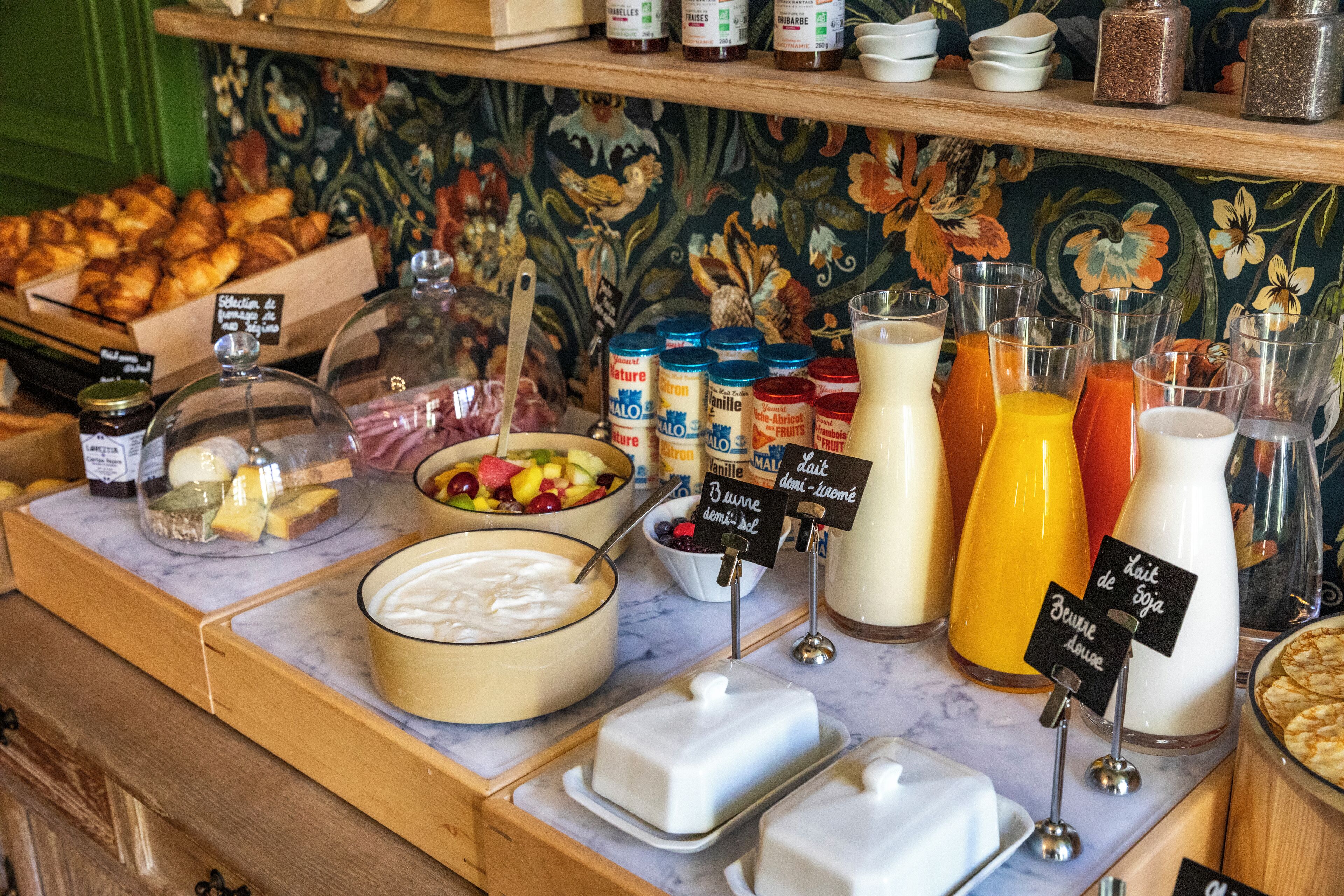 Se ofrece un desayuno bufé todos los días (por un coste adicional)