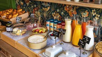 Se ofrece un desayuno bufé todos los días (por un coste adicional)
