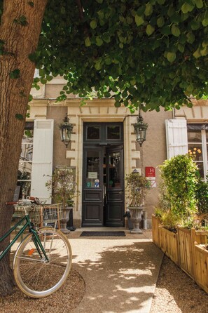 Property entrance - Hotel du Mail (Angers)
