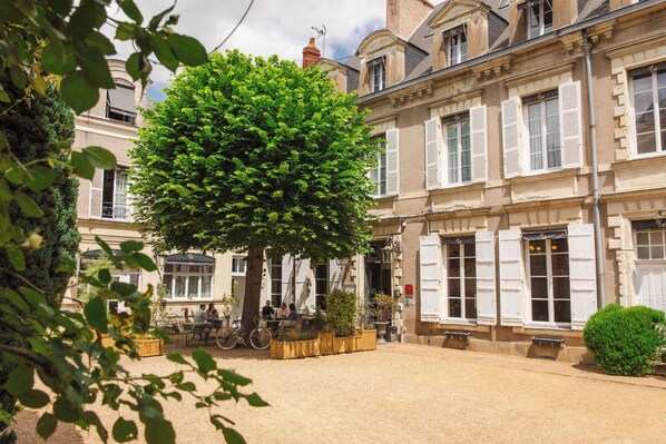 Front of property - Hotel du Mail (Angers)