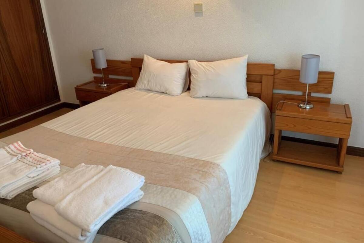 Apartment for 4 people | 객실 내 금고, 침대 시트