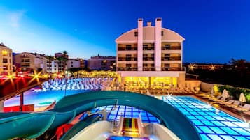 3 outdoor pools, free pool cabanas, pool umbrellas