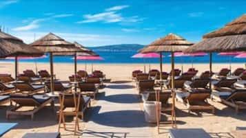 Gần bãi biển, 3 quán bar trên bãi biển