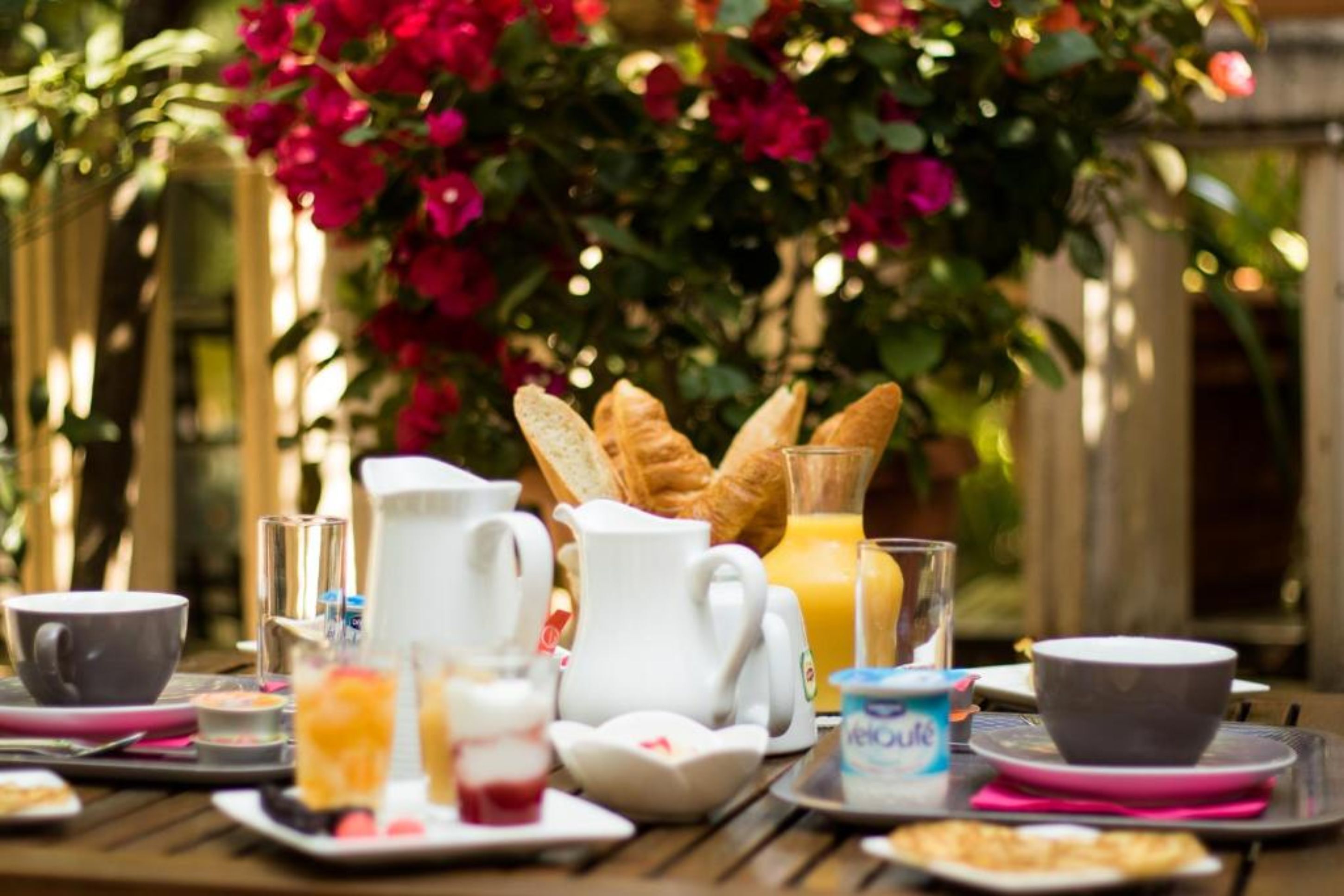 Habitación estándar doble (Petite douche) | Ropa de cama de alta calidad, caja fuerte, escritorio