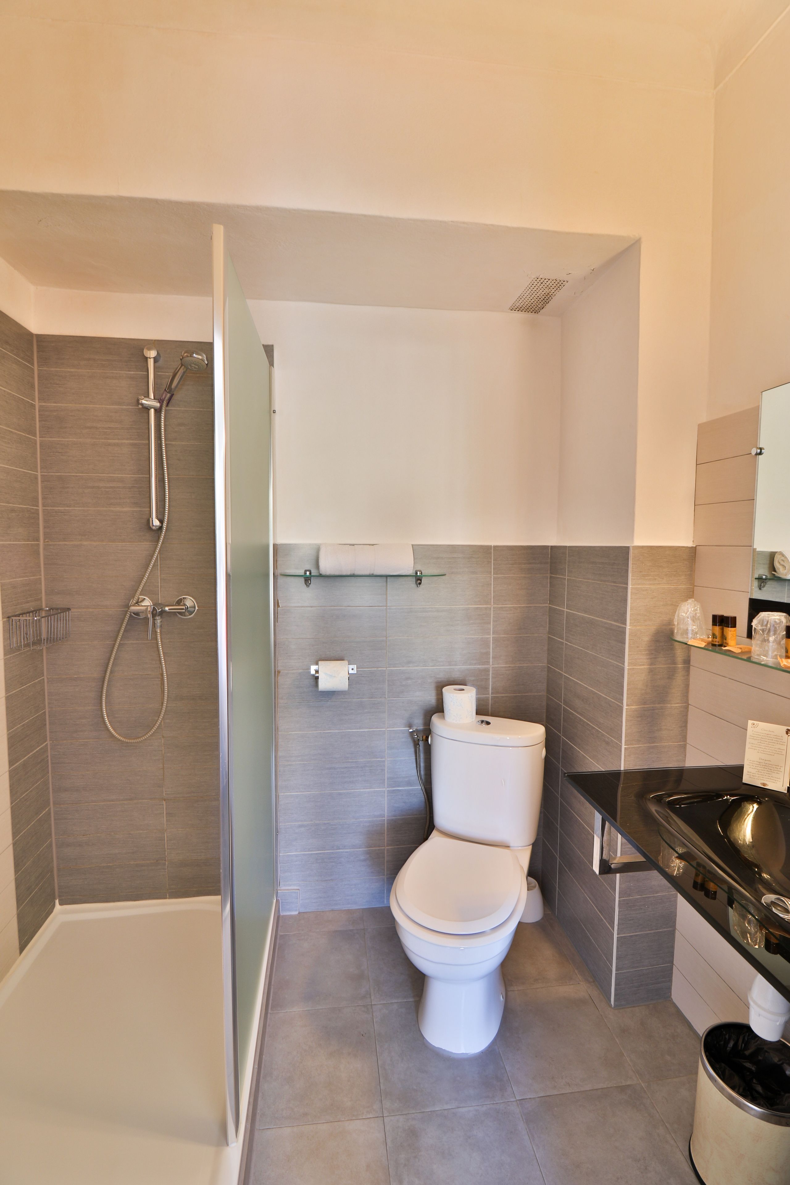 superior triple room, balcony | bathroom | free toiletries, hair dryer, towels