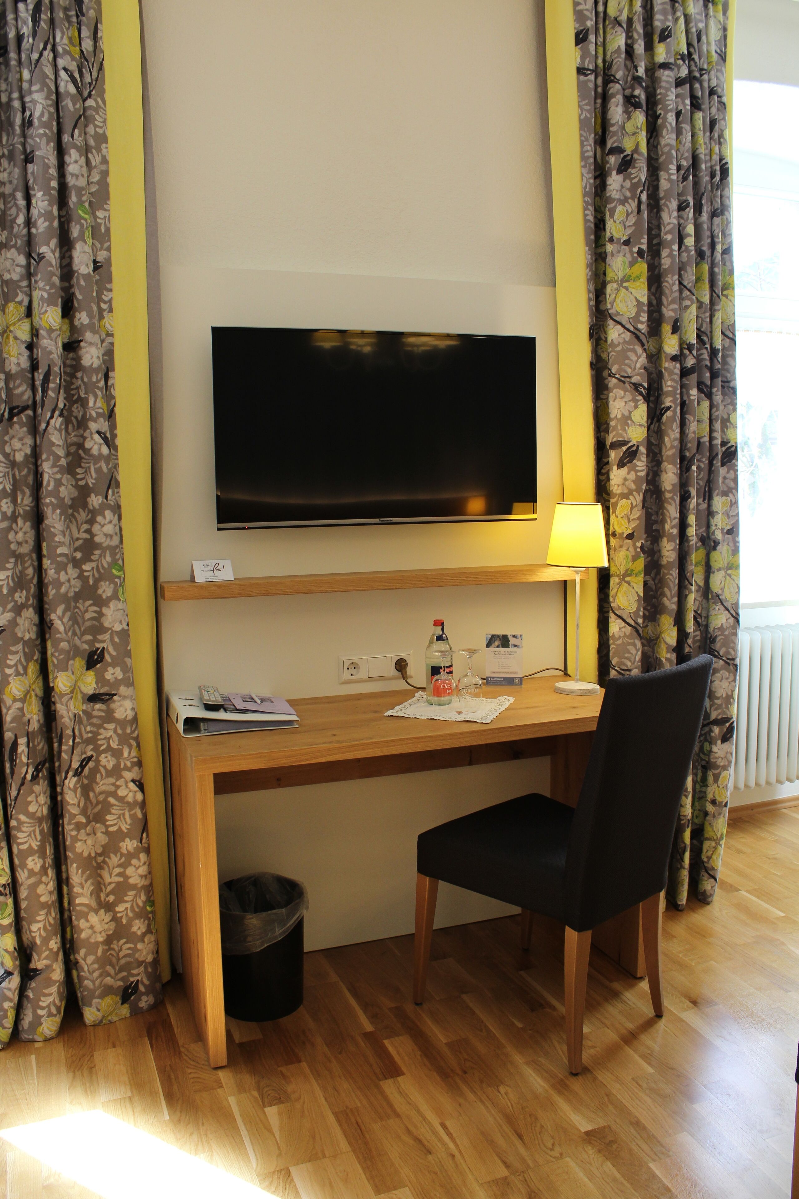 superior room, 1 queen bed with sofa bed | room amenity