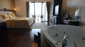 Phòng đôi hoặc 2 giường đơn Deluxe | Minibar, két bảo mật tại phòng, màn/rèm cản sáng, phòng cách âm 