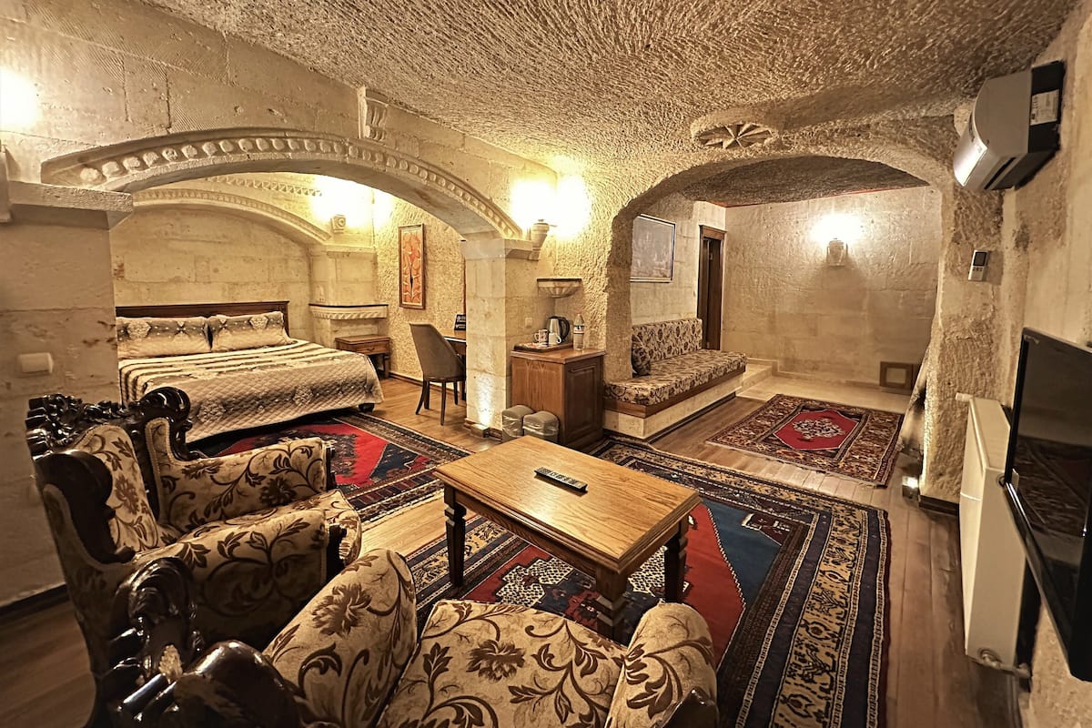 Double Room Cave | Pillowtop-Betten, Minibar, Zimmersafe, laptopgeeigneter Arbeitsplatz